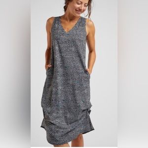 Title Nine like new Round Trip Dress. Versatile styling reversible!